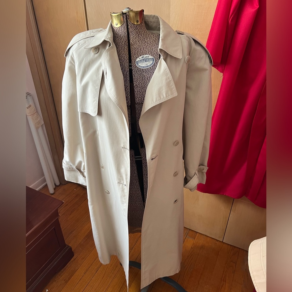 London Fog PET Trench Coat Tan, Size 8 – Very Nice Condition